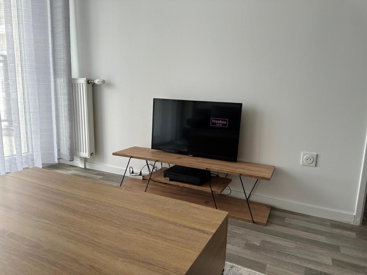 Agreable 2 Pieces Avec Balcon Et Parking Transports By Immo Kit Bnb Sarcelles Eksteriør billede