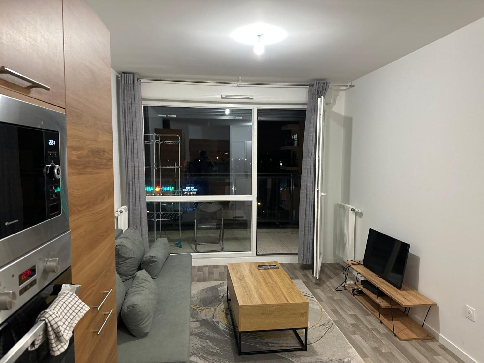 Agreable 2 Pieces Avec Balcon Et Parking Transports By Immo Kit Bnb Sarcelles Eksteriør billede