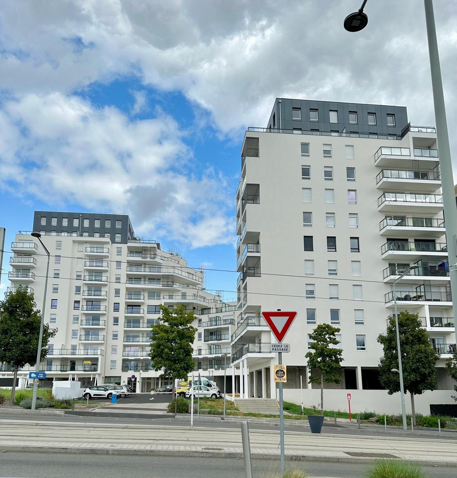 Agreable 2 Pieces Avec Balcon Et Parking Transports By Immo Kit Bnb Sarcelles Eksteriør billede